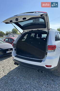 Внедорожник / Кроссовер Jeep Grand Cherokee 2015 в 