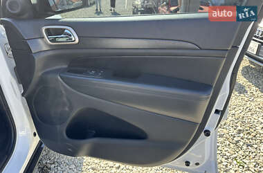 Внедорожник / Кроссовер Jeep Grand Cherokee 2015 в 