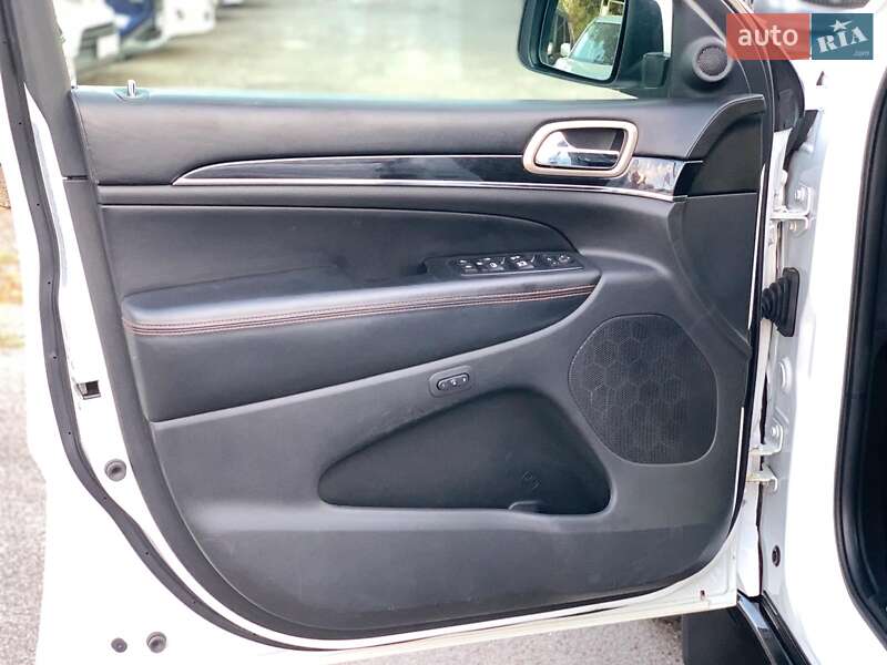 Внедорожник / Кроссовер Jeep Grand Cherokee 2016 в Виннице