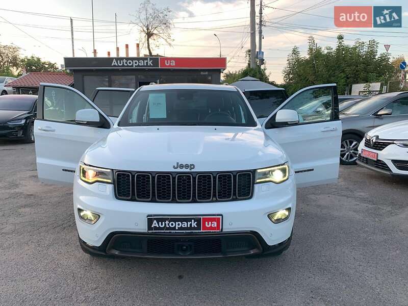 Внедорожник / Кроссовер Jeep Grand Cherokee 2016 в Виннице