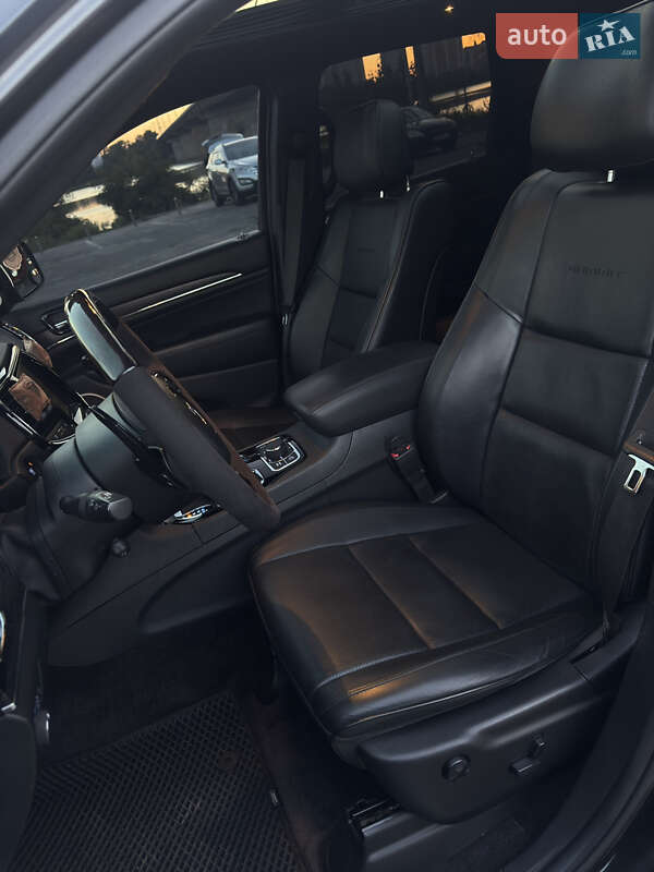 Внедорожник / Кроссовер Jeep Grand Cherokee 2016 в Киеве