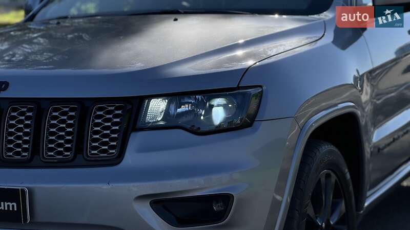 Позашляховик / Кросовер Jeep Grand Cherokee 2017 в Києві