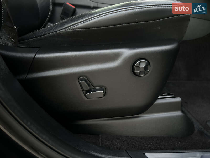 Позашляховик / Кросовер Jeep Grand Cherokee 2016 в Києві