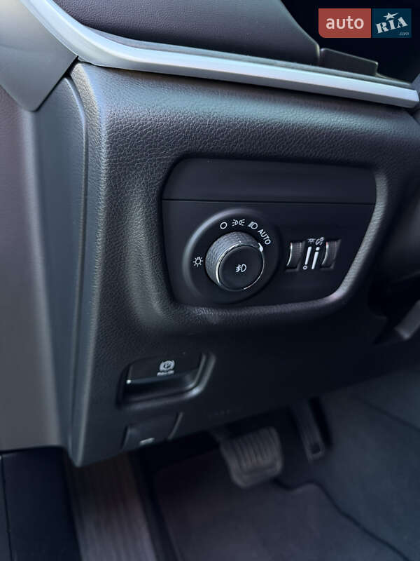 Внедорожник / Кроссовер Jeep Grand Cherokee 2022 в Киеве фото 12 Внедорожник / Кроссовер Jeep Grand Cherokee 2022 в Киеве