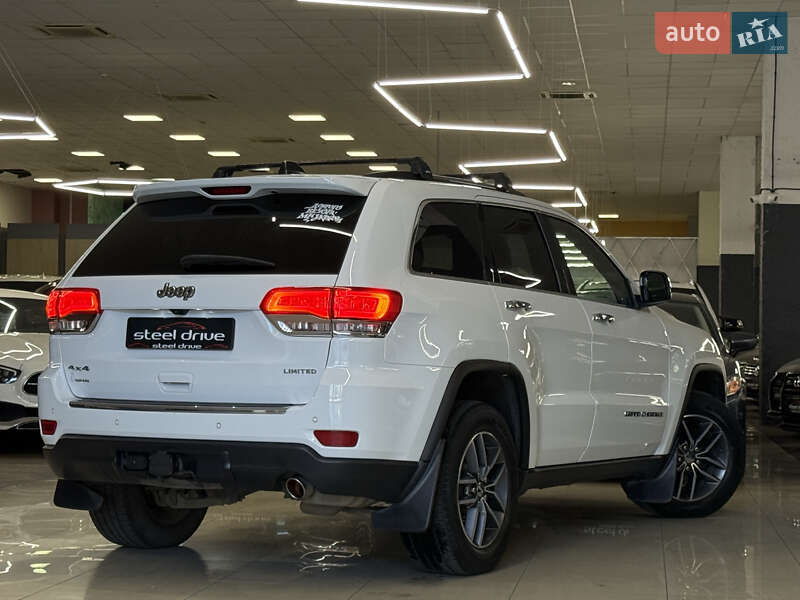 Внедорожник / Кроссовер Jeep Grand Cherokee 2016 в Николаеве