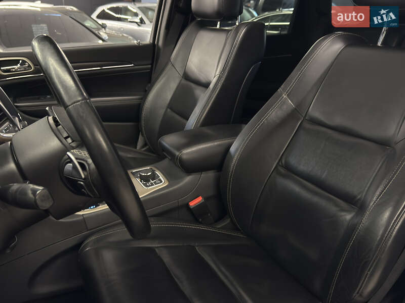 Внедорожник / Кроссовер Jeep Grand Cherokee 2016 в Николаеве