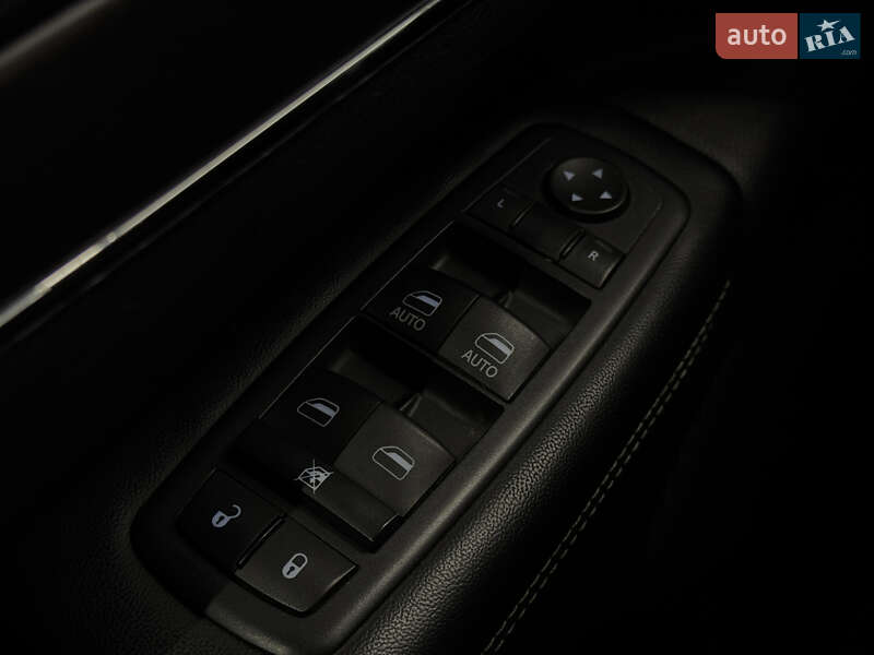 Внедорожник / Кроссовер Jeep Grand Cherokee 2016 в Николаеве