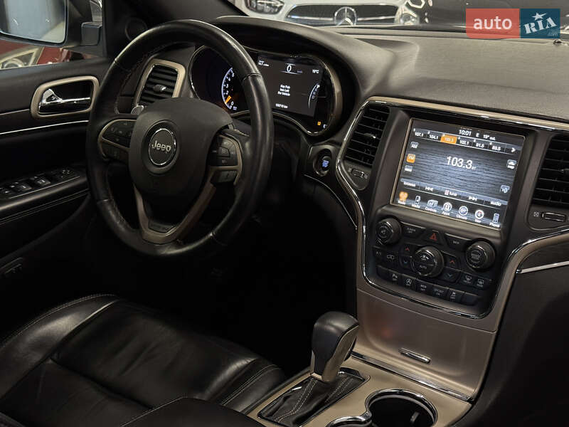 Внедорожник / Кроссовер Jeep Grand Cherokee 2016 в Николаеве