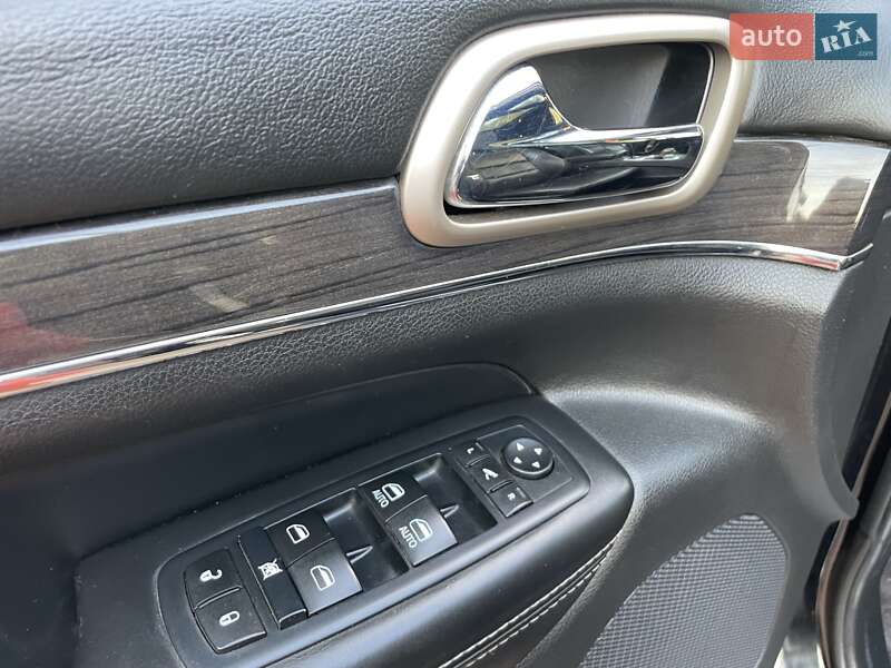 Внедорожник / Кроссовер Jeep Grand Cherokee 2016 в Киеве