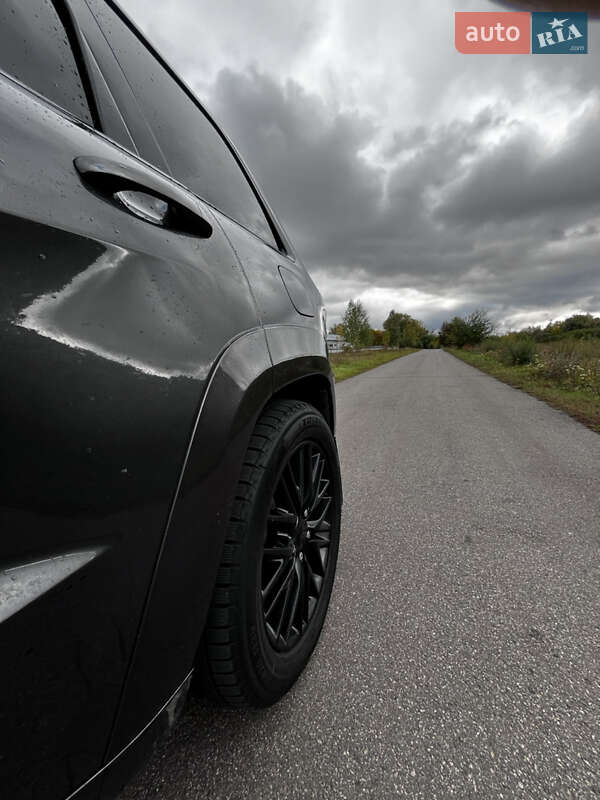 Внедорожник / Кроссовер Jeep Grand Cherokee 2016 в Березане