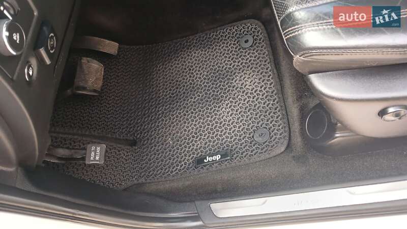 Внедорожник / Кроссовер Jeep Grand Cherokee 2015 в Полтаве