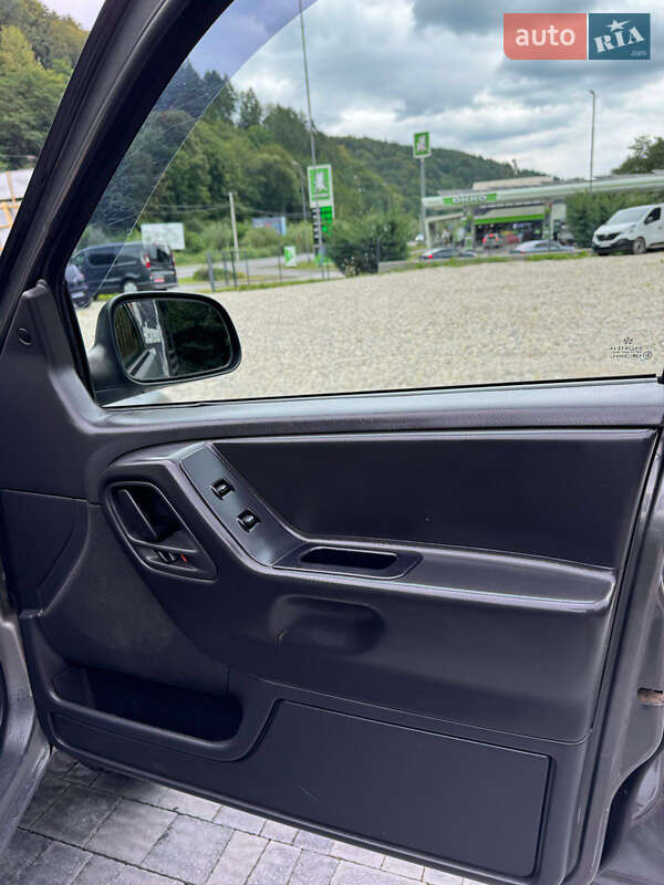 Внедорожник / Кроссовер Jeep Grand Cherokee 2000 в Косове