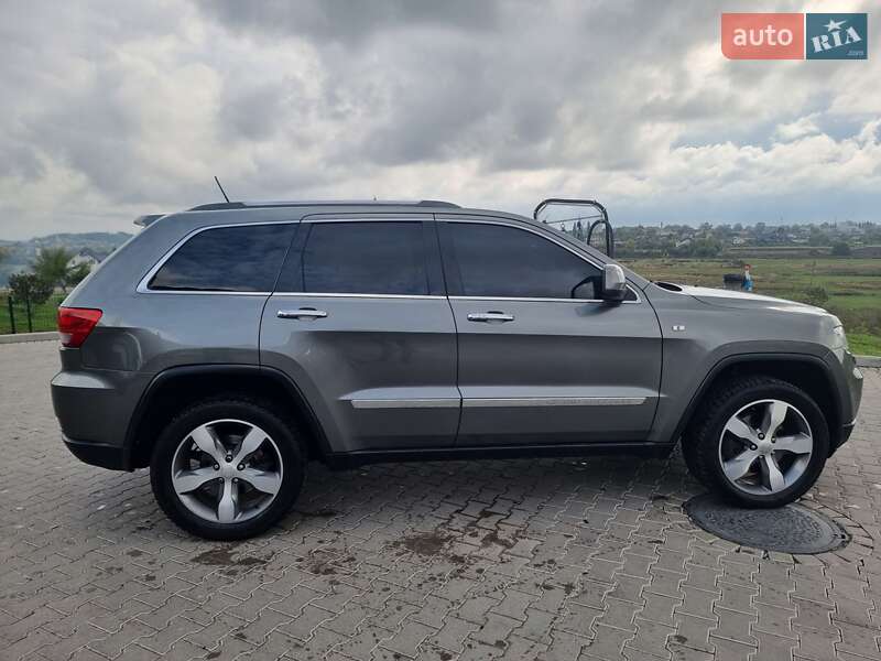 Внедорожник / Кроссовер Jeep Grand Cherokee 2011 в Шумске