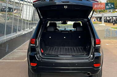 Позашляховик / Кросовер Jeep Grand Cherokee 2017 в  фото 19 Позашляховик / Кросовер Jeep Grand Cherokee 2017 в
