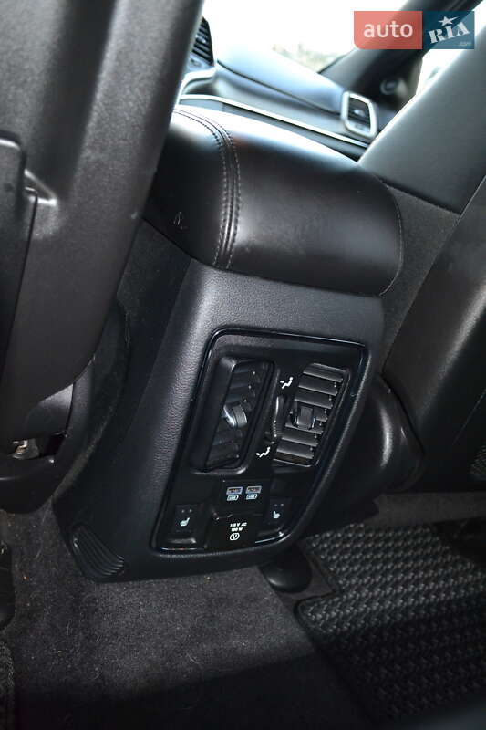 Внедорожник / Кроссовер Jeep Grand Cherokee 2017 в Киеве