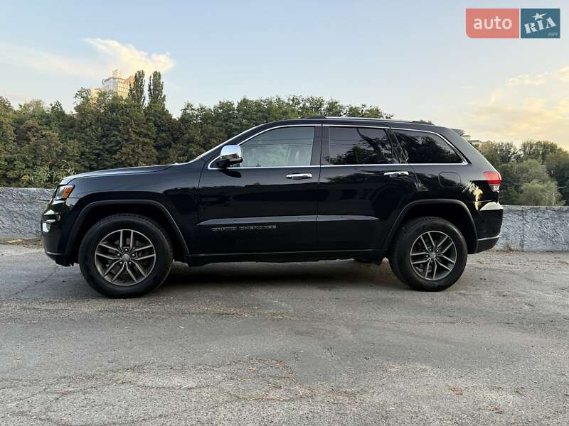 Внедорожник / Кроссовер Jeep Grand Cherokee 2017 в Киеве