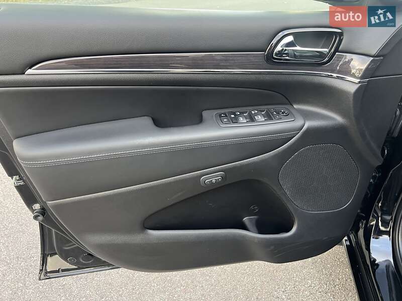 Внедорожник / Кроссовер Jeep Grand Cherokee 2021 в Киеве фото 15 Внедорожник / Кроссовер Jeep Grand Cherokee 2021 в Киеве