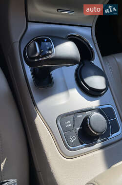 Внедорожник / Кроссовер Jeep Grand Cherokee 2015 в 