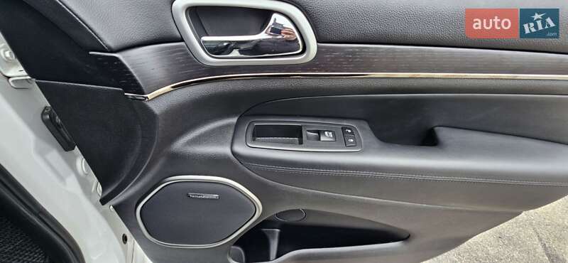 Внедорожник / Кроссовер Jeep Grand Cherokee 2018 в Киеве фото 44 Внедорожник / Кроссовер Jeep Grand Cherokee 2018 в Киеве