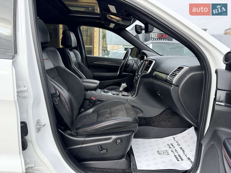 Внедорожник / Кроссовер Jeep Grand Cherokee 2018 в Киеве фото 30 Внедорожник / Кроссовер Jeep Grand Cherokee 2018 в Киеве