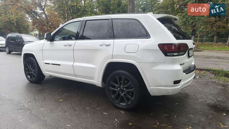 Внедорожник / Кроссовер Jeep Grand Cherokee 2019 в Киеве фото 15 Внедорожник / Кроссовер Jeep Grand Cherokee 2019 в Киеве