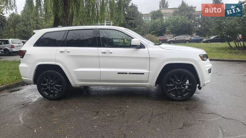 Внедорожник / Кроссовер Jeep Grand Cherokee 2019 в Киеве фото 24 Внедорожник / Кроссовер Jeep Grand Cherokee 2019 в Киеве