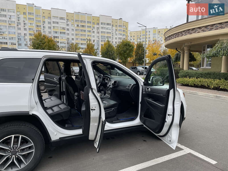 Внедорожник / Кроссовер Jeep Grand Cherokee 2020 в Киеве фото 11 Внедорожник / Кроссовер Jeep Grand Cherokee 2020 в Киеве