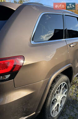 Внедорожник / Кроссовер Jeep Grand Cherokee 2021 в 