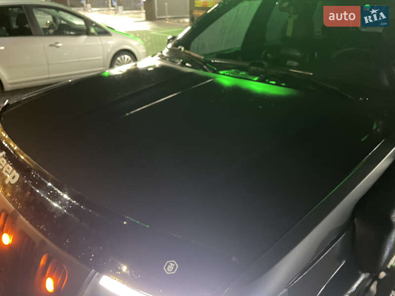 Внедорожник / Кроссовер Jeep Grand Cherokee 2000 в Черновцах