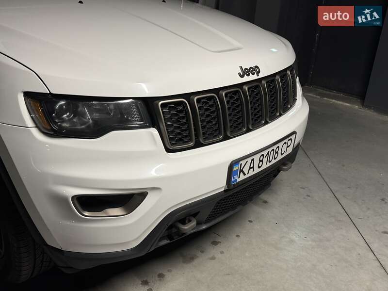 Внедорожник / Кроссовер Jeep Grand Cherokee 2016 в Киеве