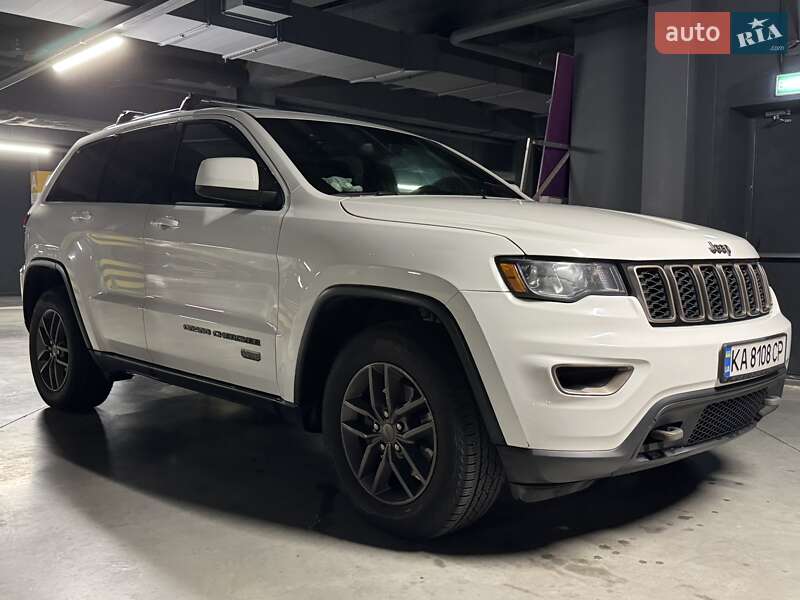 Внедорожник / Кроссовер Jeep Grand Cherokee 2016 в Киеве