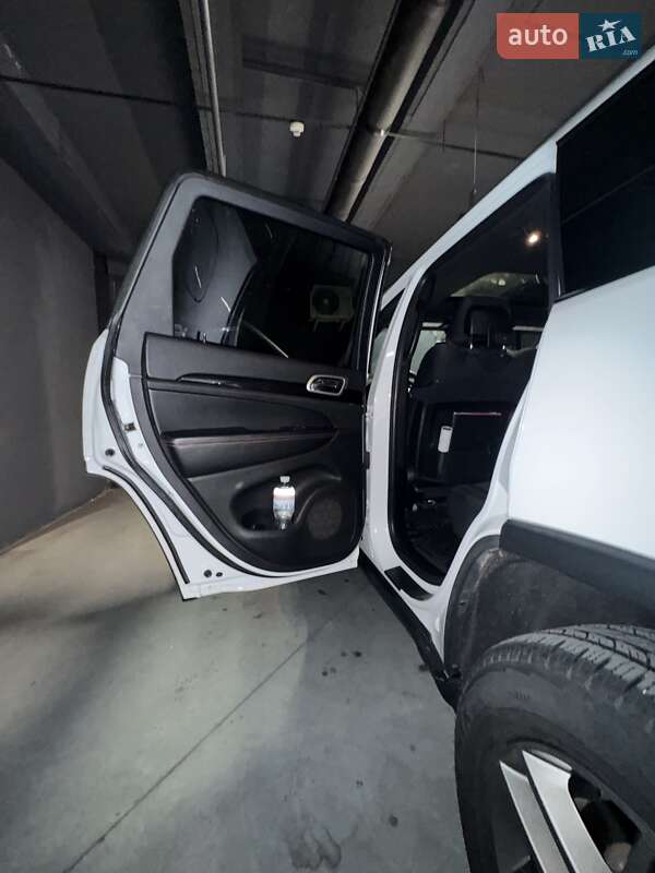 Внедорожник / Кроссовер Jeep Grand Cherokee 2016 в Киеве
