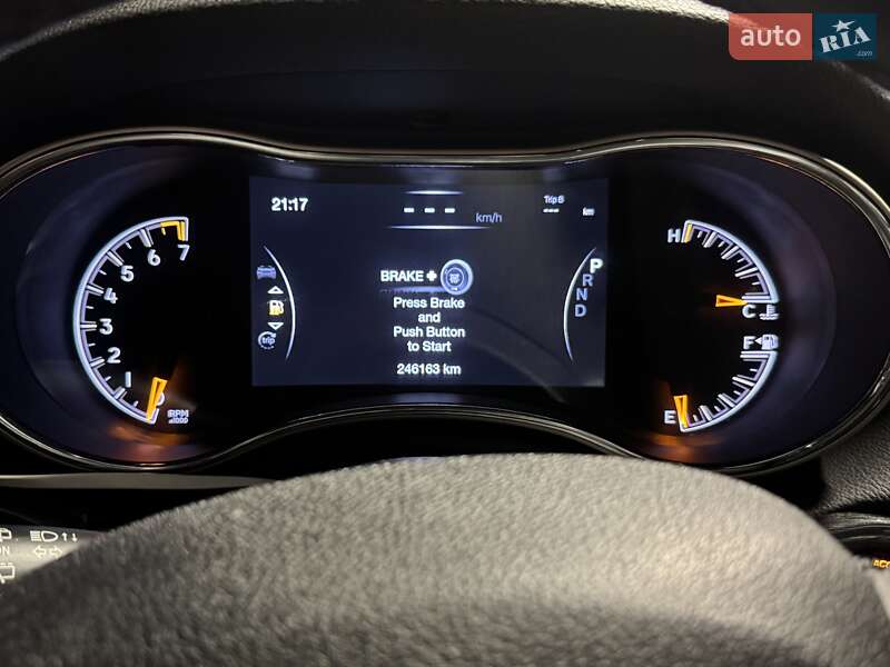 Внедорожник / Кроссовер Jeep Grand Cherokee 2016 в Киеве