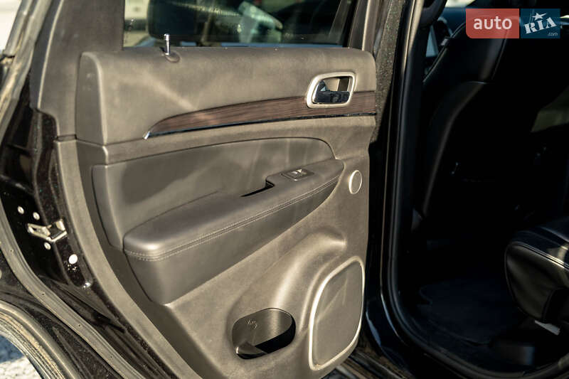 Внедорожник / Кроссовер Jeep Grand Cherokee 2016 в Черновцах фото 41 Внедорожник / Кроссовер Jeep Grand Cherokee 2016 в Черновцах