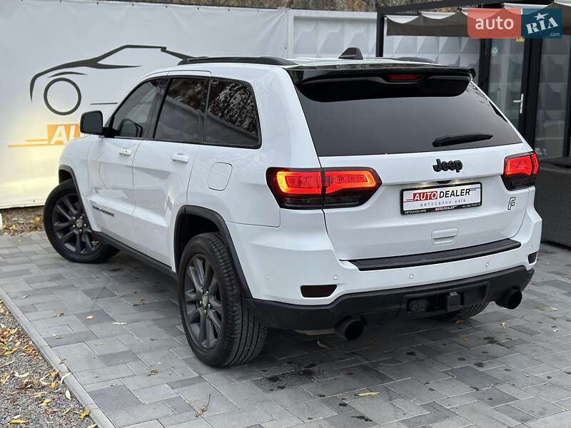 Внедорожник / Кроссовер Jeep Grand Cherokee 2017 в Киеве
