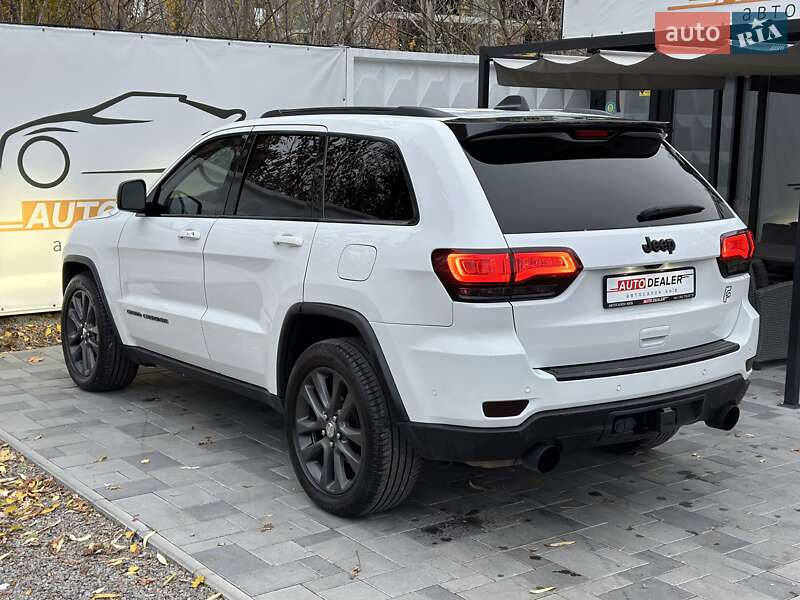 Внедорожник / Кроссовер Jeep Grand Cherokee 2017 в Киеве