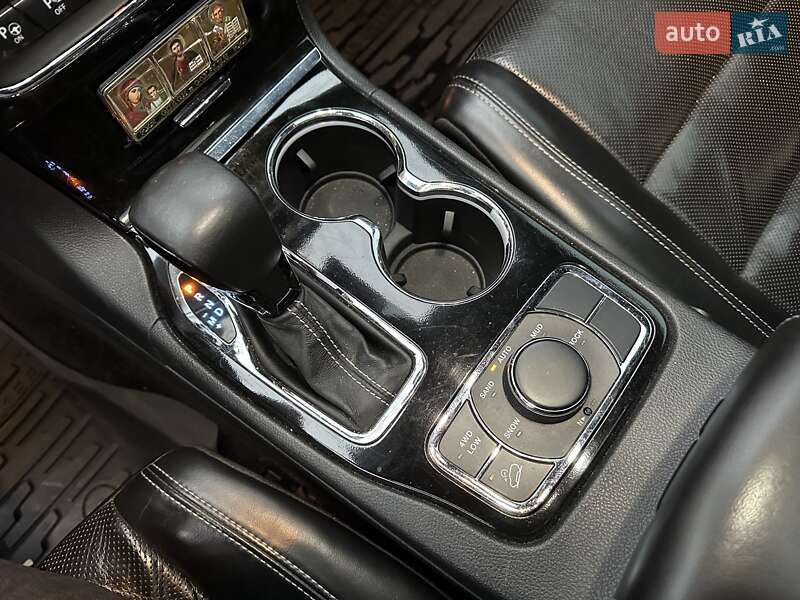 Внедорожник / Кроссовер Jeep Grand Cherokee 2017 в Киеве