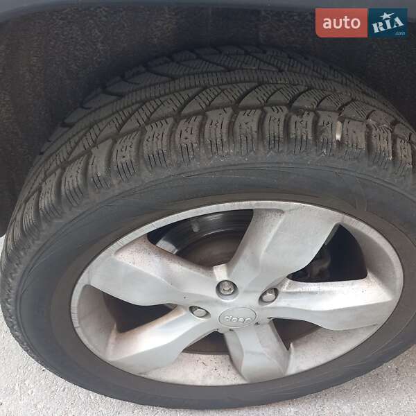 Внедорожник / Кроссовер Jeep Grand Cherokee 2011 в Львове