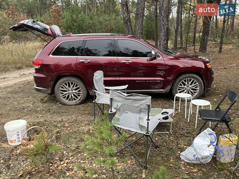 Внедорожник / Кроссовер Jeep Grand Cherokee 2017 в Киеве