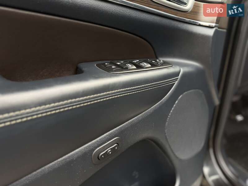 Внедорожник / Кроссовер Jeep Grand Cherokee 2013 в Черновцах