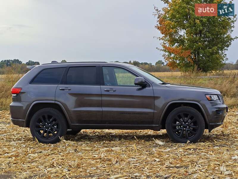 Внедорожник / Кроссовер Jeep Grand Cherokee 2017 в Лубнах