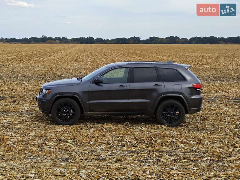 Внедорожник / Кроссовер Jeep Grand Cherokee 2017 в Лубнах