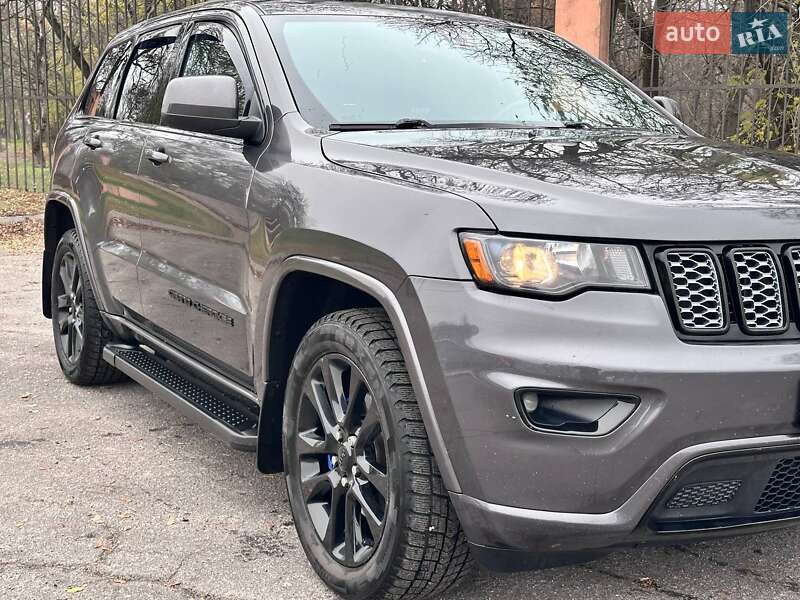 Внедорожник / Кроссовер Jeep Grand Cherokee 2016 в Кропивницком