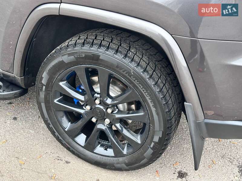 Внедорожник / Кроссовер Jeep Grand Cherokee 2016 в Кропивницком
