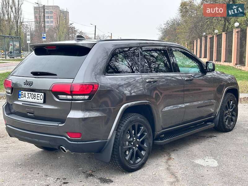 Внедорожник / Кроссовер Jeep Grand Cherokee 2016 в Кропивницком