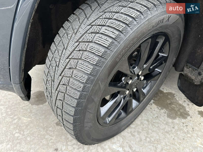 Позашляховик / Кросовер Jeep Grand Cherokee 2017 в Києві