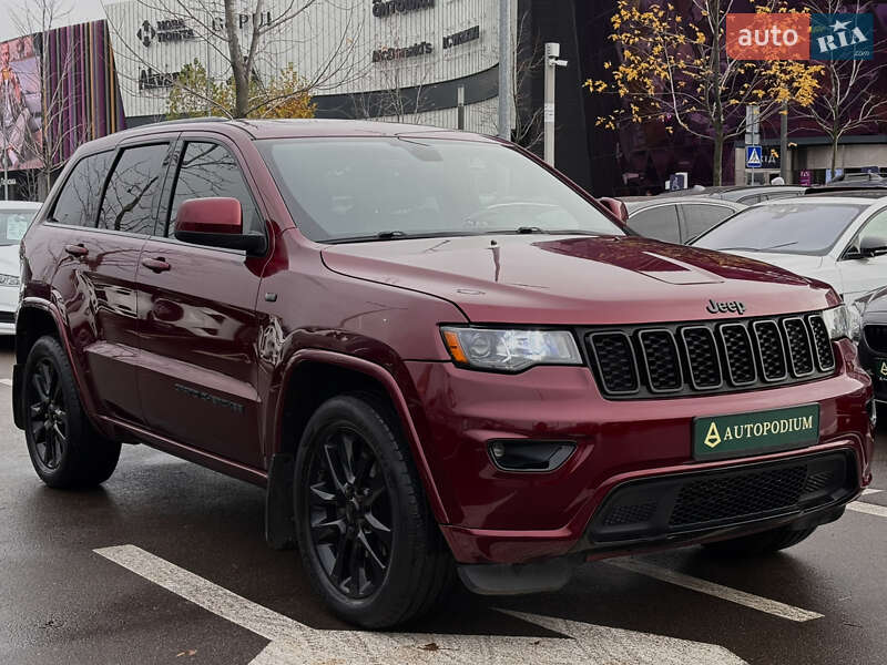 Внедорожник / Кроссовер Jeep Grand Cherokee 2017 в Киеве