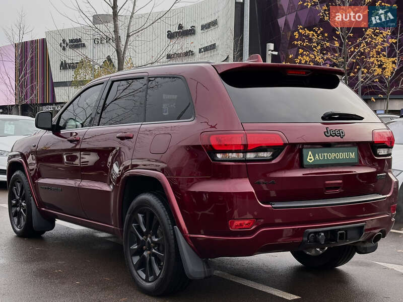 Внедорожник / Кроссовер Jeep Grand Cherokee 2017 в Киеве