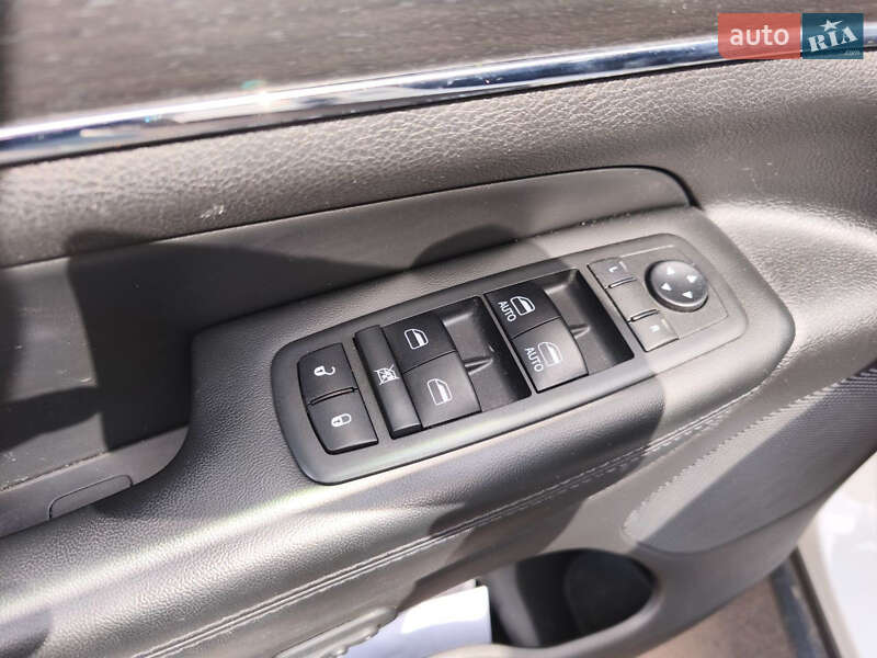 Внедорожник / Кроссовер Jeep Grand Cherokee 2017 в Киеве