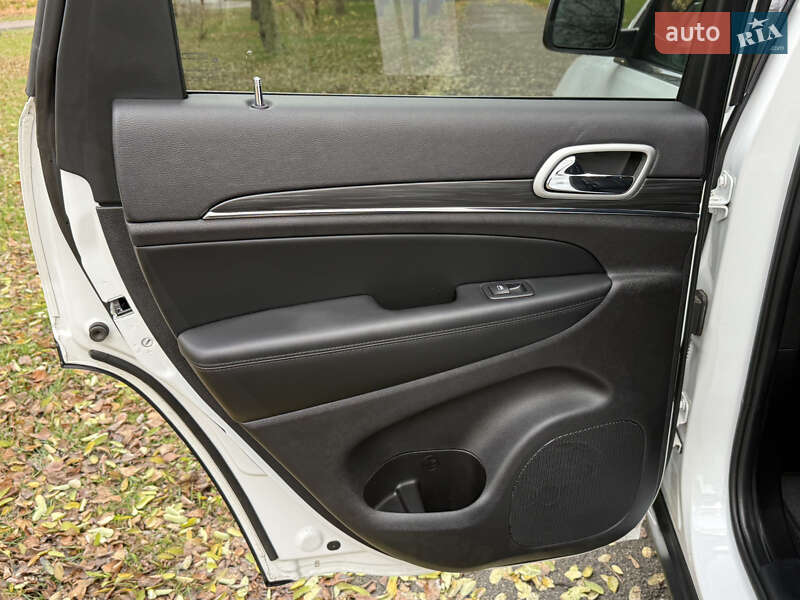 Внедорожник / Кроссовер Jeep Grand Cherokee 2021 в Киеве фото 50 Внедорожник / Кроссовер Jeep Grand Cherokee 2021 в Киеве